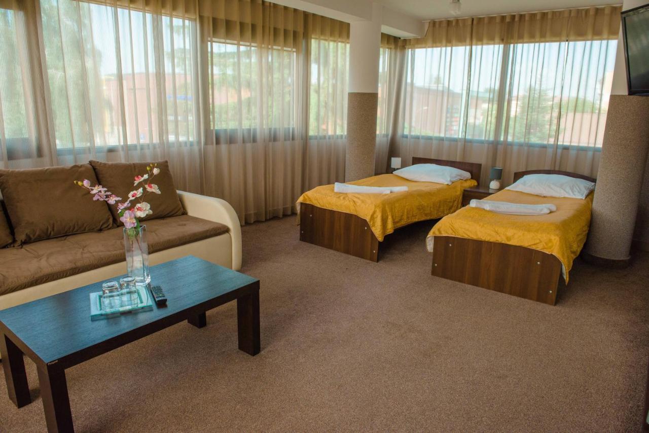 Hotel Turkus Jarosław エクステリア 写真