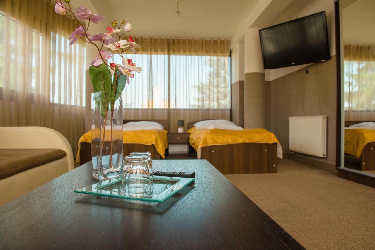 Hotel Turkus Jarosław エクステリア 写真
