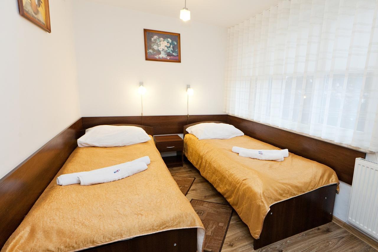 Hotel Turkus Jarosław エクステリア 写真